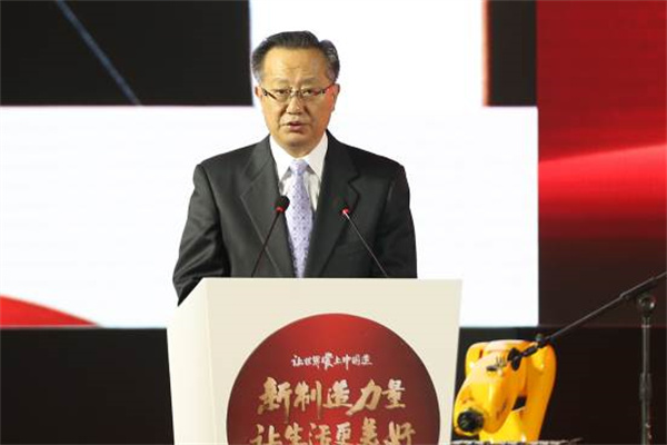 公募基金发行呈现回暖态势 机构看好2025年科技股行情